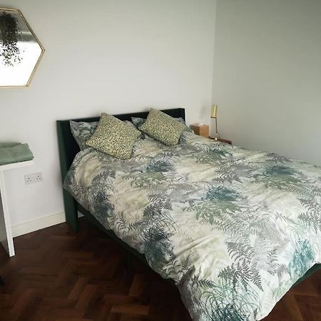 Stylish Apartment In Horsham With Parking And Own Entrance Εξωτερικό φωτογραφία