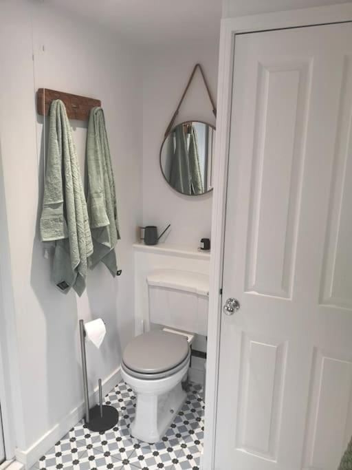 Stylish Apartment In Horsham With Parking And Own Entrance Εξωτερικό φωτογραφία