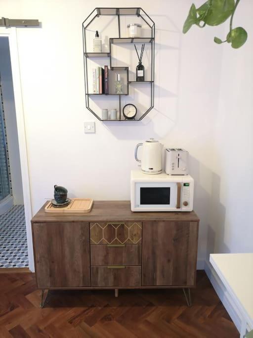 Stylish Apartment In Horsham With Parking And Own Entrance Εξωτερικό φωτογραφία