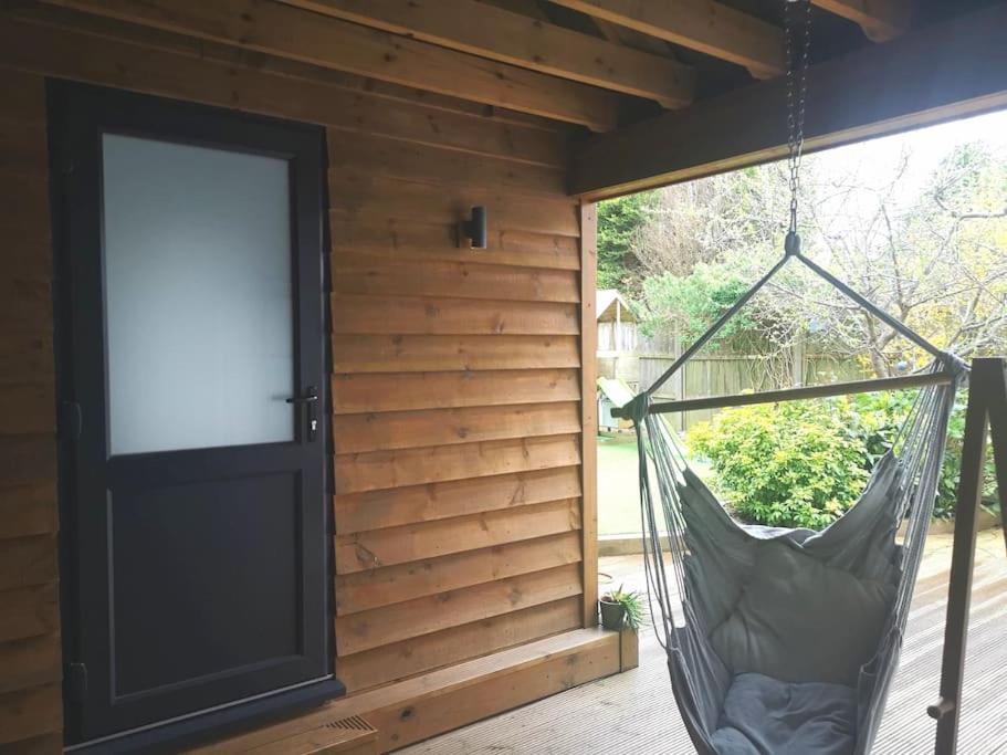 Stylish Apartment In Horsham With Parking And Own Entrance Εξωτερικό φωτογραφία