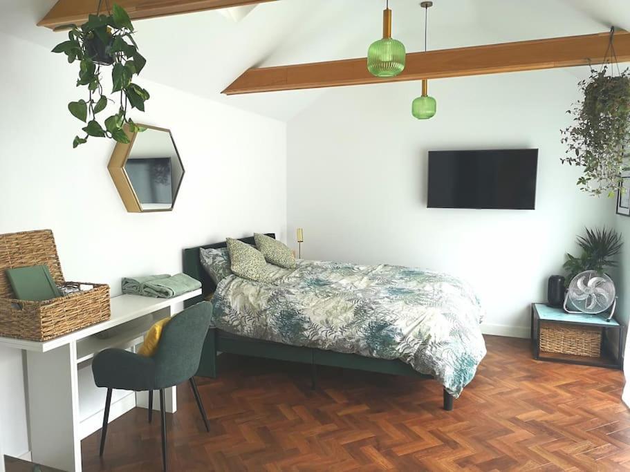 Stylish Apartment In Horsham With Parking And Own Entrance Εξωτερικό φωτογραφία